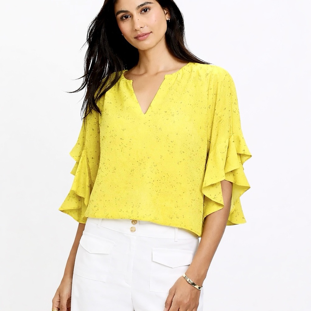 🔥 HOST PICK 🔥 Vince Camuto Printed V-Neck 3/4-Flutter Sleeve Blouse Yellow S - Picture 1 of 6